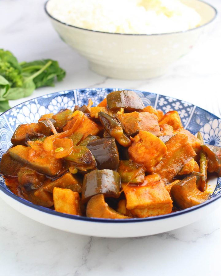 Stir-fried tofu and eggplant with a spoonful of it